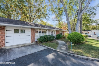 586A Lake Point Dr, Lakewood, NJ 08701