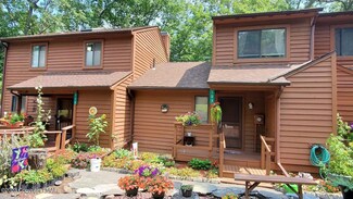 109 Woods Ln, Bushkill, PA 18324