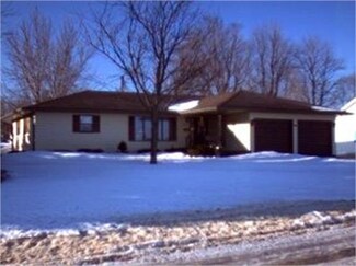 104 7th Ave NW, Farley, IA 52046
