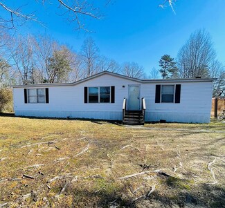792 Loop Rd, Keeling, VA 24566