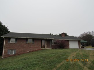 3592 Onyx Dr, Radford, VA 24141