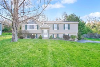 18 Stonehouse Ln, Worcester, MA 01609