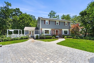 88 Elliott Dr, Lowell, MA 01852