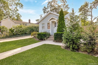 38 Woodmont Place, Farmingville, NY 11738