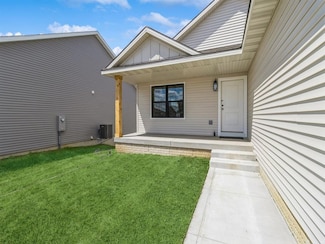 201 S Valley View Dr, Norwalk, IA 50211