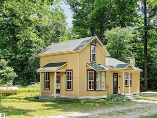 10090 E 48 Rd, Cadillac, MI 49601