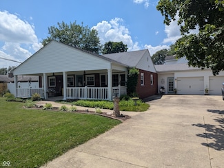 3236 Spruce St, Columbus, IN 47203