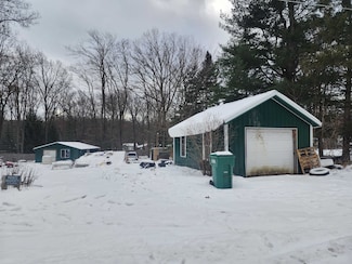 1694 Hampton Rd, Harrison, MI 48625