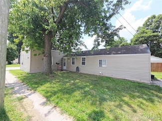 215 S Jefferson St, Mascoutah, IL 62258
