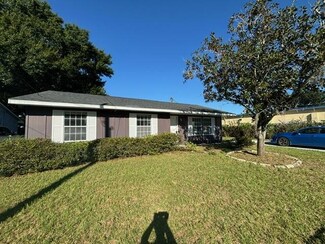 1223 Tuskegee St, Leesburg, FL 34748