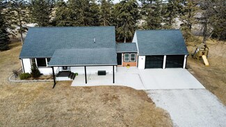 5460 11th Ave, Dysart, IA 52224