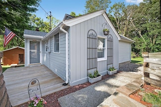 62 Lakeside Dr, New Windsor, NY 12553