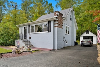 9 Millburn Rd, Lake Hopatcong, NJ 07849