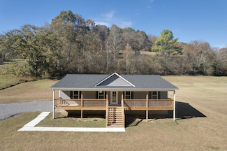 51 Kemp Hollow Rd, Pleasant Shade, TN 37145
