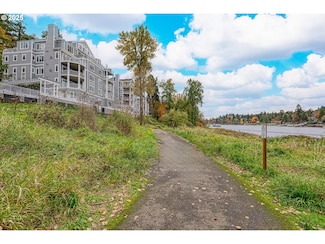 135 Furnace St Unit 22, Lake Oswego, OR 97034