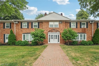 16 Meadowlawn Dr Unit 2, Mentor, OH 44060