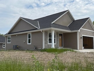 1136 Oxbow Ct, Pewaukee, WI 53072