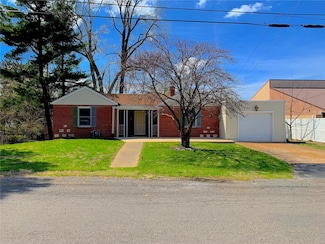 2712 Grovelin St, Godfrey, IL 62035