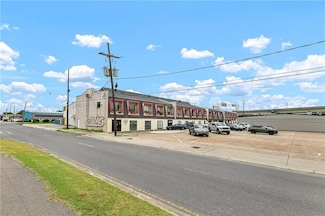 12 Westbank Expy, Gretna, LA 70053