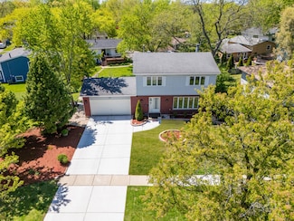 630 S Walnut Ln, Schaumburg, IL 60193