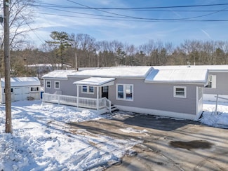 14 Stage Coach Cir, Londonderry, NH 03053