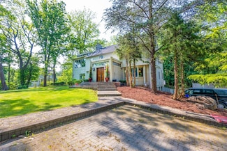 6 the Maples, Roslyn, NY 11576