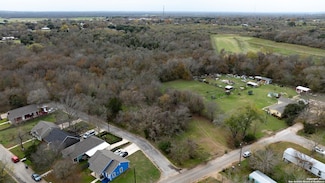 305 Trinity St, Luling, TX 78648