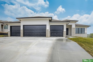 10110 Laramie St, Papillion, NE 68046