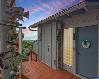 30 Bluffs Ct, Gleneden Beach, OR 97388