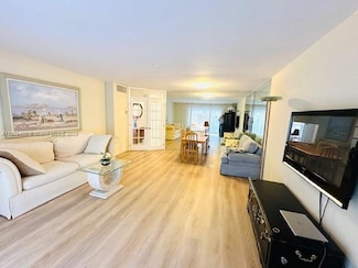 500 NE 14th Ave Unit 204, Hallandale Beach, FL 33009