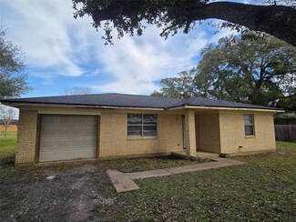409 La Bradford Dr, Bay City, TX 77414