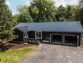 1763 Lake Rd, Youngstown, NY 14174