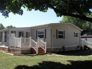 27 C St SW, Navarre, OH 44662