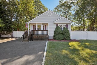 205 Crystal Brook Hollow Rd, Port Jefferson Station, NY 11776