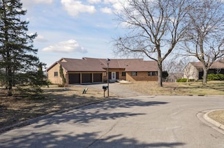 3108 Foxpoint Cir, Burnsville, MN 55337