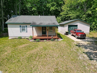 4862 E Circle Dr NE, Kalkaska, MI 49646