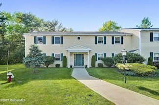183 Cedarview Ln, Watervliet, NY 12189