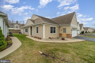 1012 English Dr, Lebanon, PA 17042