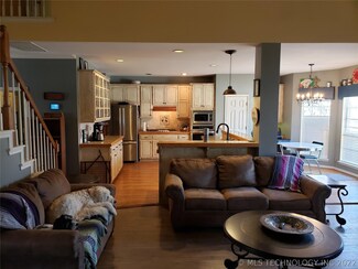 2204 W Vicksburg St, Broken Arrow, OK 74011
