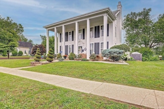 14 S Edwards St, Worthington, IN 47471