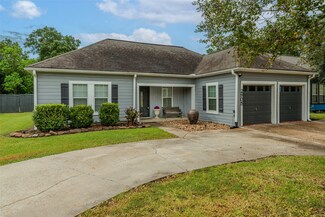 2905 W Lucas Dr, Beaumont, TX 77706