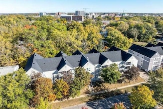 1006 Oakcrest St, Iowa City, IA 52246