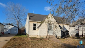 1104 W 6th St, Sioux Falls, SD 57104