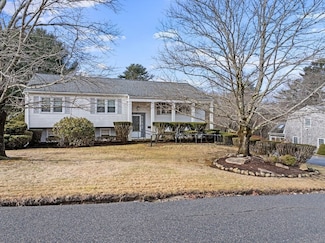 17 Eisenhower St, North Dartmouth, MA 02747