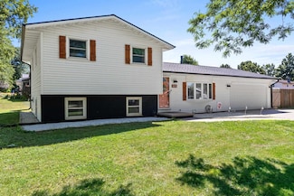 1015 Aphrodite Rd, Green Bay, WI 54311