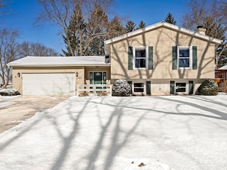 1201 Downing Ct, Wheaton, IL 60189