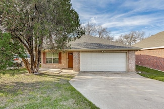 806 Rumfield Rd, Fort Worth, TX 76108