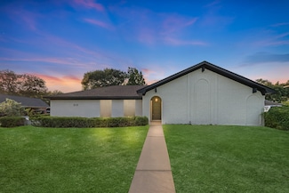 213 Westview Dr, Sealy, TX 77474
