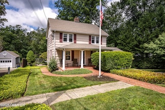 5 Hunter St, Old Greenwich, CT 06870