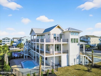 313 E 2nd St, Ocean Isle Beach, NC 28469